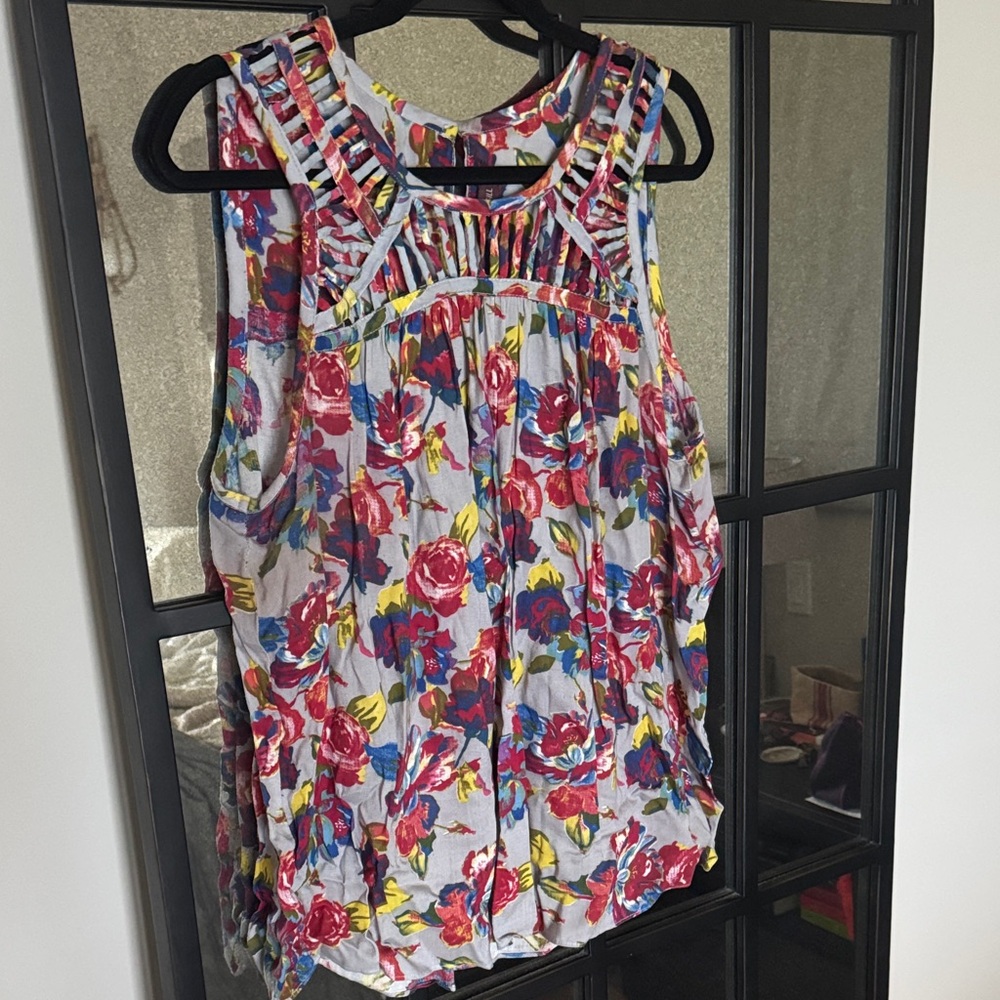 Ranna Gill Floral Sleeveless Blouse